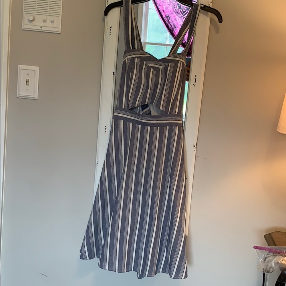 Super cute dress with a cute in the front